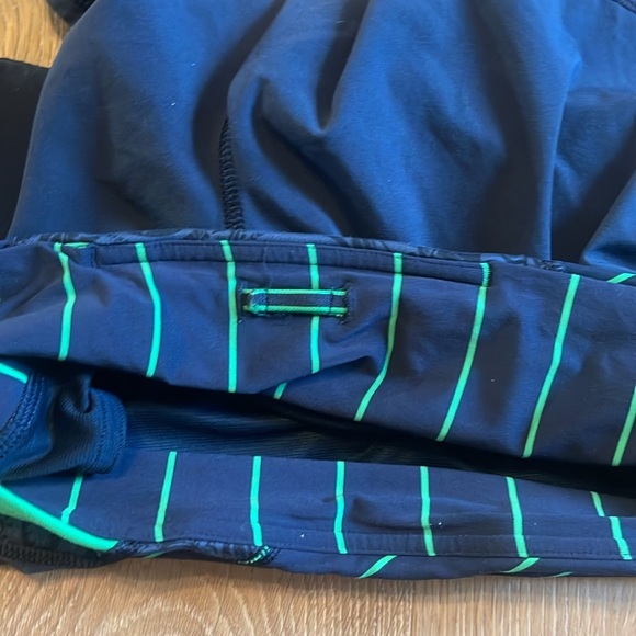 Lululemon navy workout athletic shorts size 4 running - Picture 6 of 8